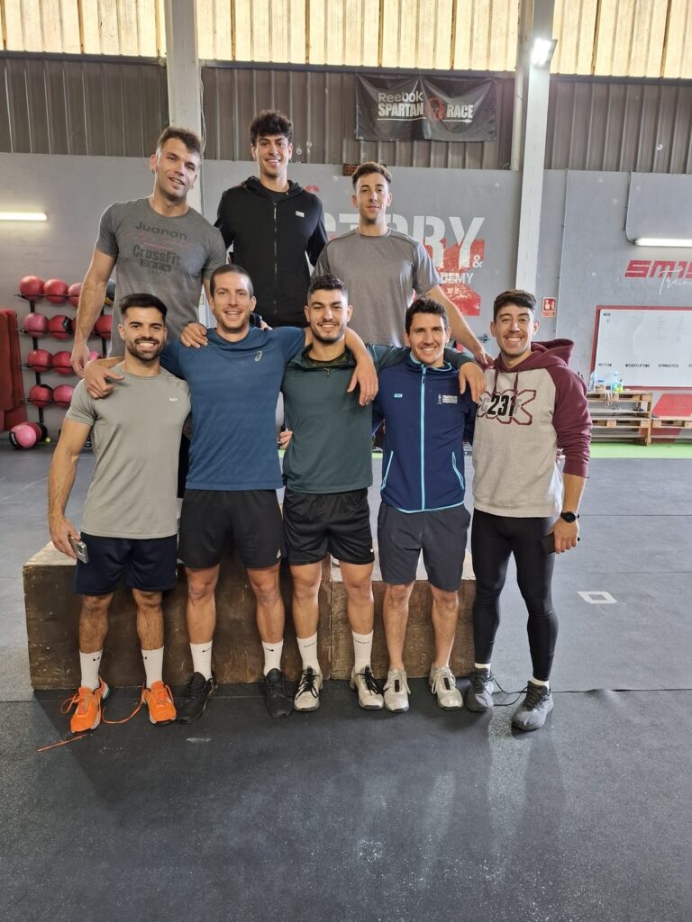 Grupo de alumnos de Factory Academia Bomberos en el centro de entrenamiento