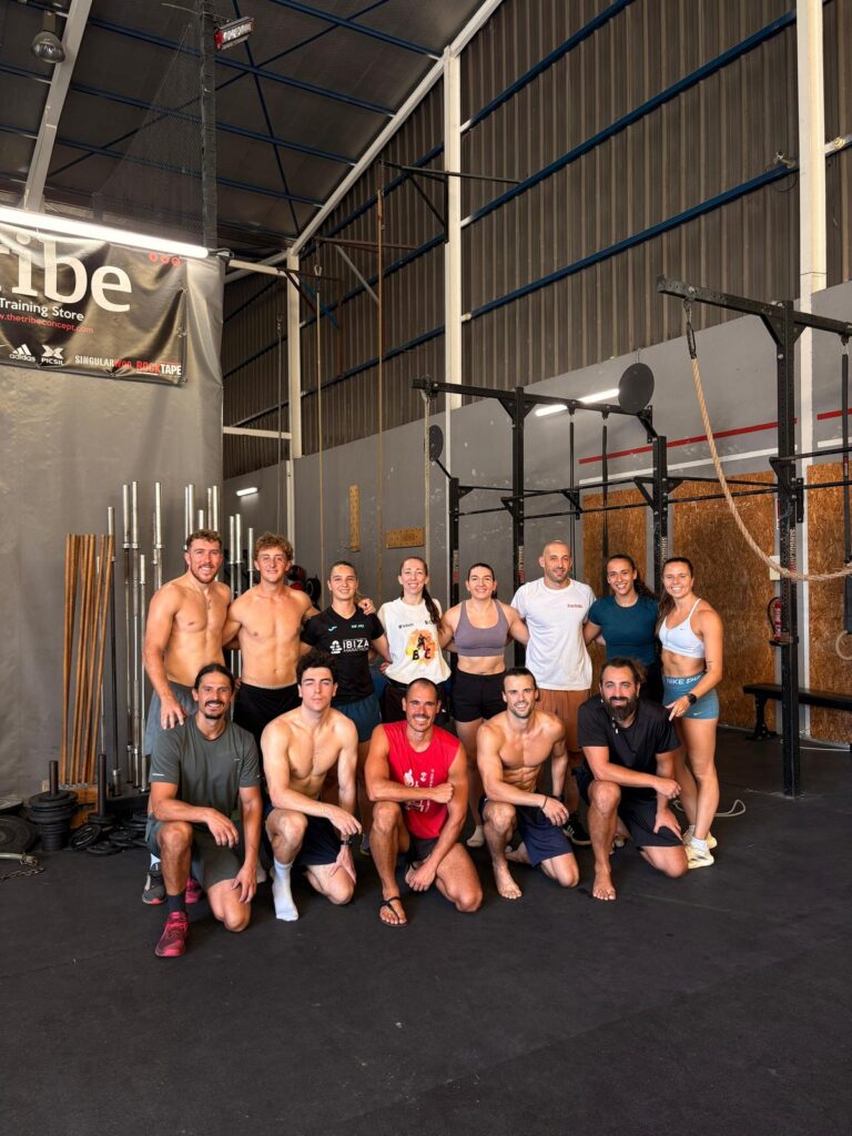 Grupo de alumnos de Factory Academia Bomberos en el centro de entrenamiento