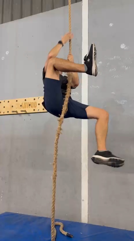 Trepa de cuerda: entrenamiento de las pruebas físicas de bombero en Factory Academia