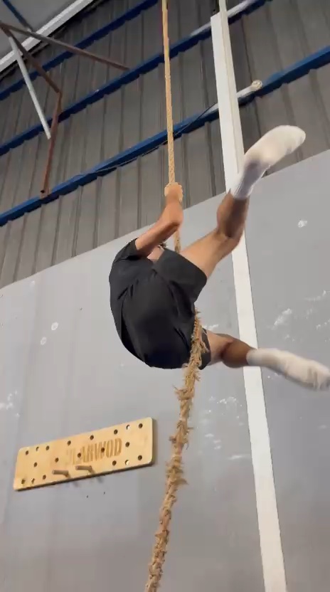 Trepa de cuerda: entrenamiento de las pruebas físicas de bombero en Factory Academia