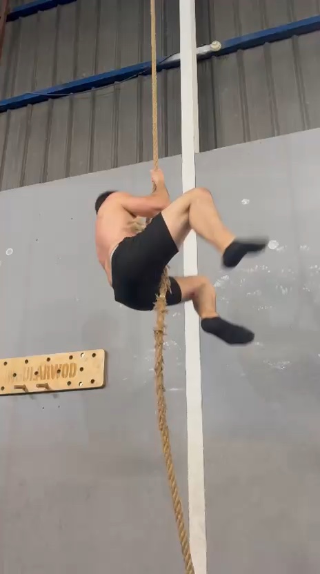 Trepa de cuerda: entrenamiento de las pruebas físicas de bombero en Factory Academia