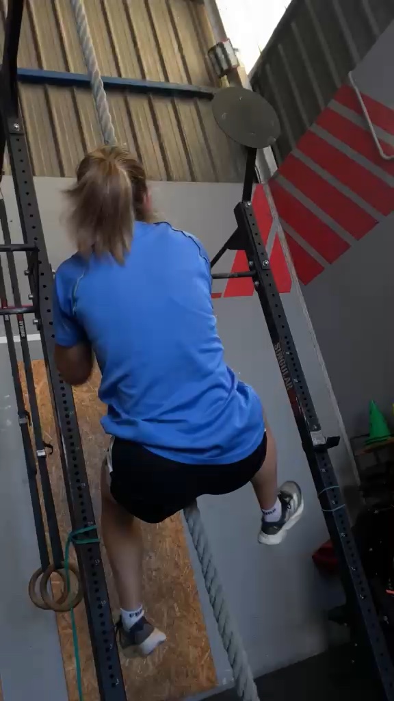 Trepa de cuerda: entrenamiento de las pruebas físicas de bombero en Factory Academia