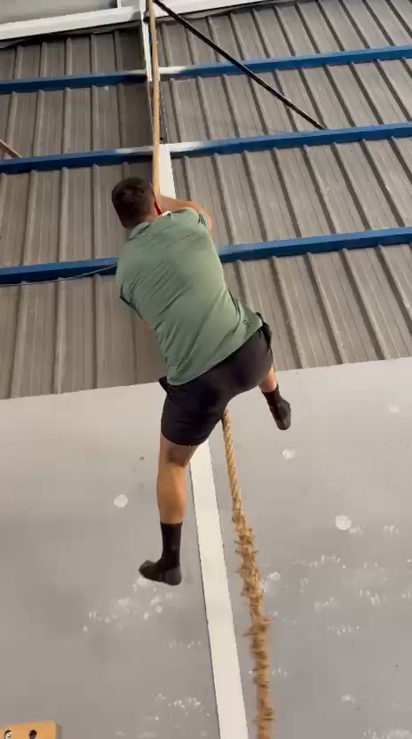 Trepa de cuerda: entrenamiento de las pruebas físicas de bombero en Factory Academia